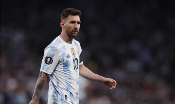 金价暴涨后，金店不发货了，年轻人租三金结婚